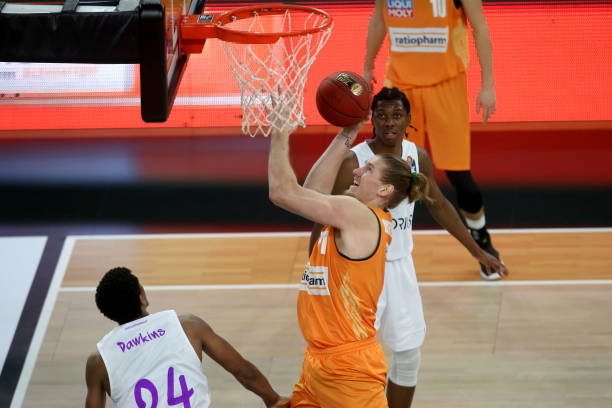 这位年轻小 这位年轻小