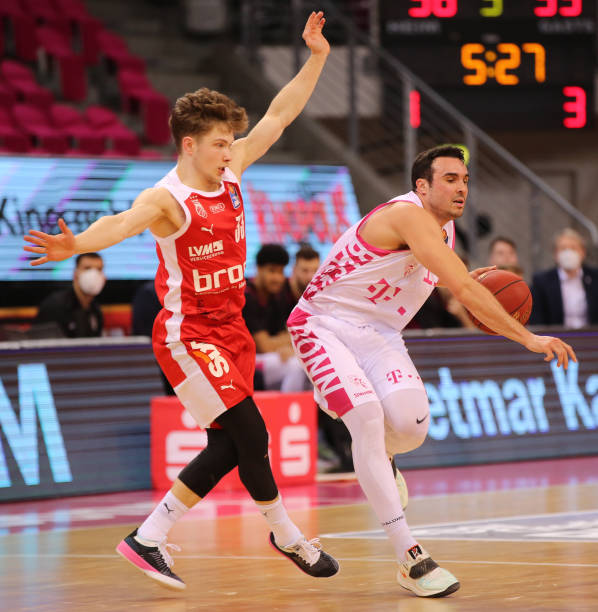 和门将扑救 和门将扑救