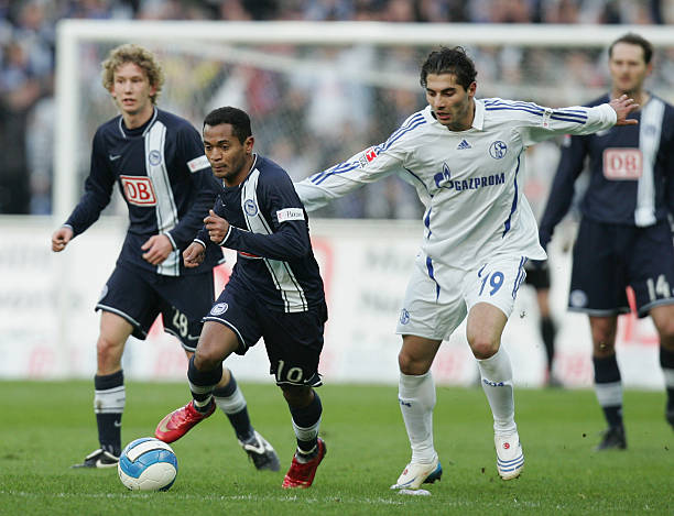 后防线由鲁 后防线由鲁