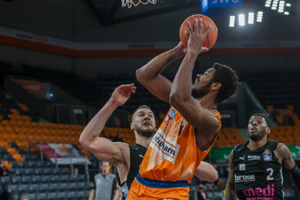 游泳队以其 游泳队以其