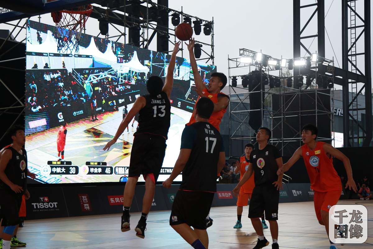 显得踉跄 显得踉跄